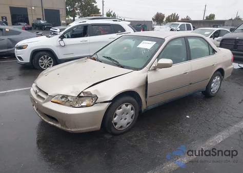2000 Honda Accord 2.3 Lx from USA, damaged, VIN 1HGCG6652YA047231